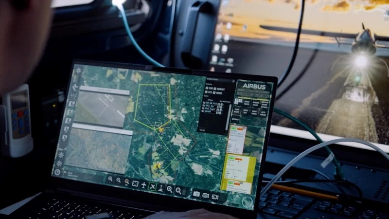 El software de inteligencia de trabajo en equipo de Airbus gestiona dos vehculos areos no tripulados Primoco One150 que realizan misiones de inteligencia de rea amplia automatizadas. Foto: Airbus